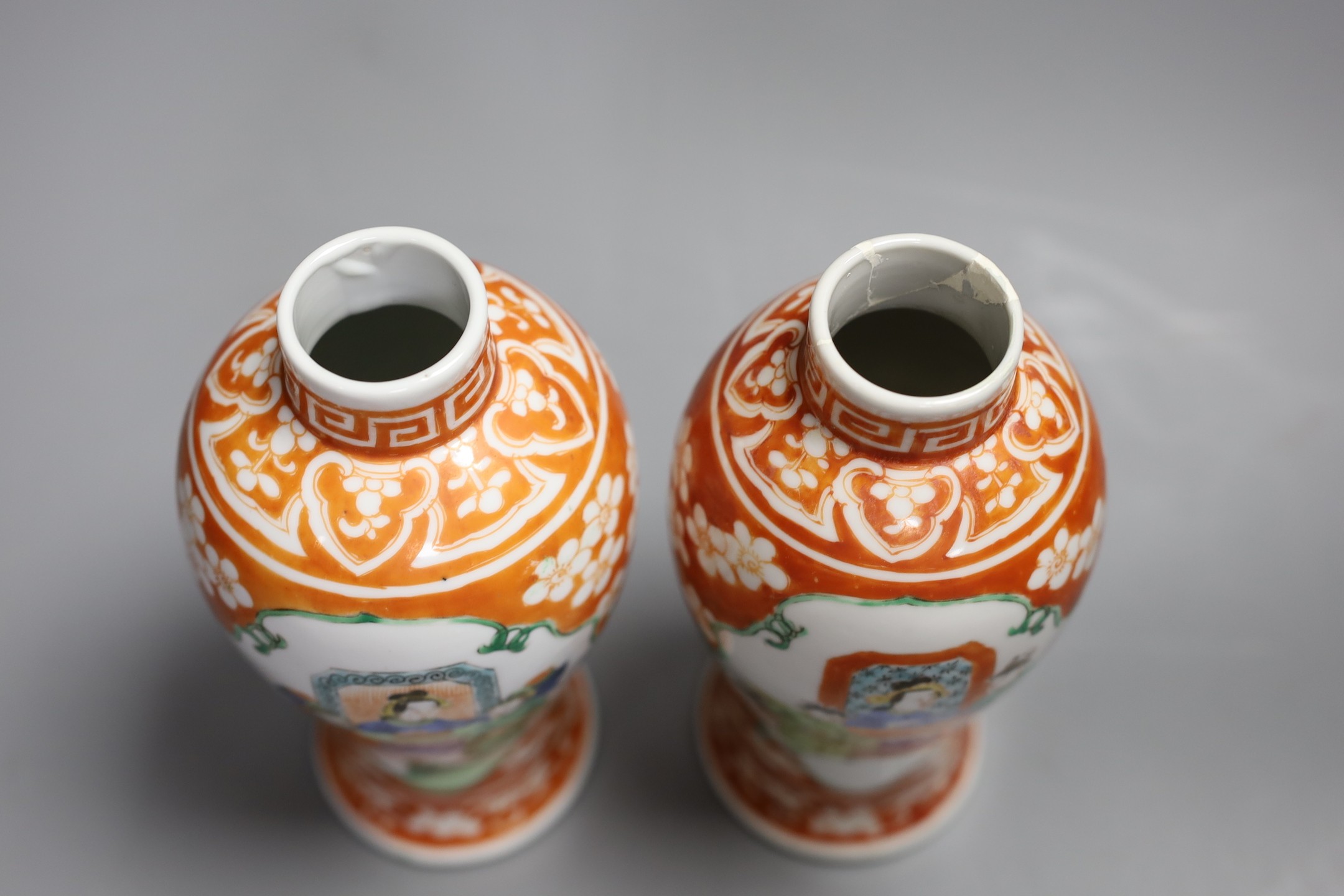 Two Chinese coral ground vases, 19th century (a.f) 18.5cm